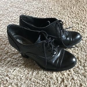 Adorable black ankle heels